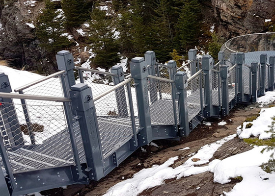 Anti fabrication d'escalier de corrosion avec la maille solides solubles 304 de flexibilité trou de 50 x de 50mm