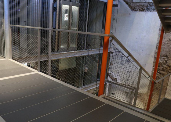 Câble d'acier inoxydable d'escalier d'anticorrosion prenant le trou au filet de 50 x de 50mm