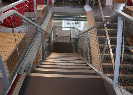 Fabrication de l'escalier SS304 d'acier inoxydable avec la maille de corde de câble d'olive 2,0 millimètres de fil