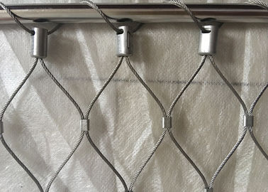 La maille classique de câble de balustrade d'Inox, X tendent la maille Webnet de corde d'acier inoxydable