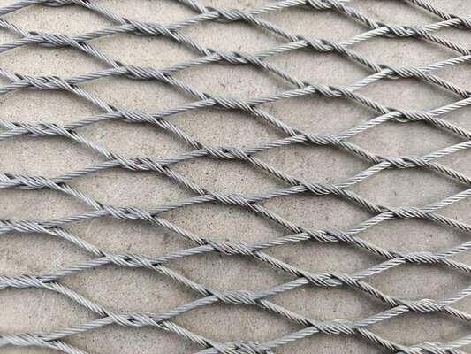 Ouverture 30 mm x 30 mm pour volière, longueur du rouleau de 30 m, treillis métallique conçu spécialement pour les volières et la protection des oiseaux.